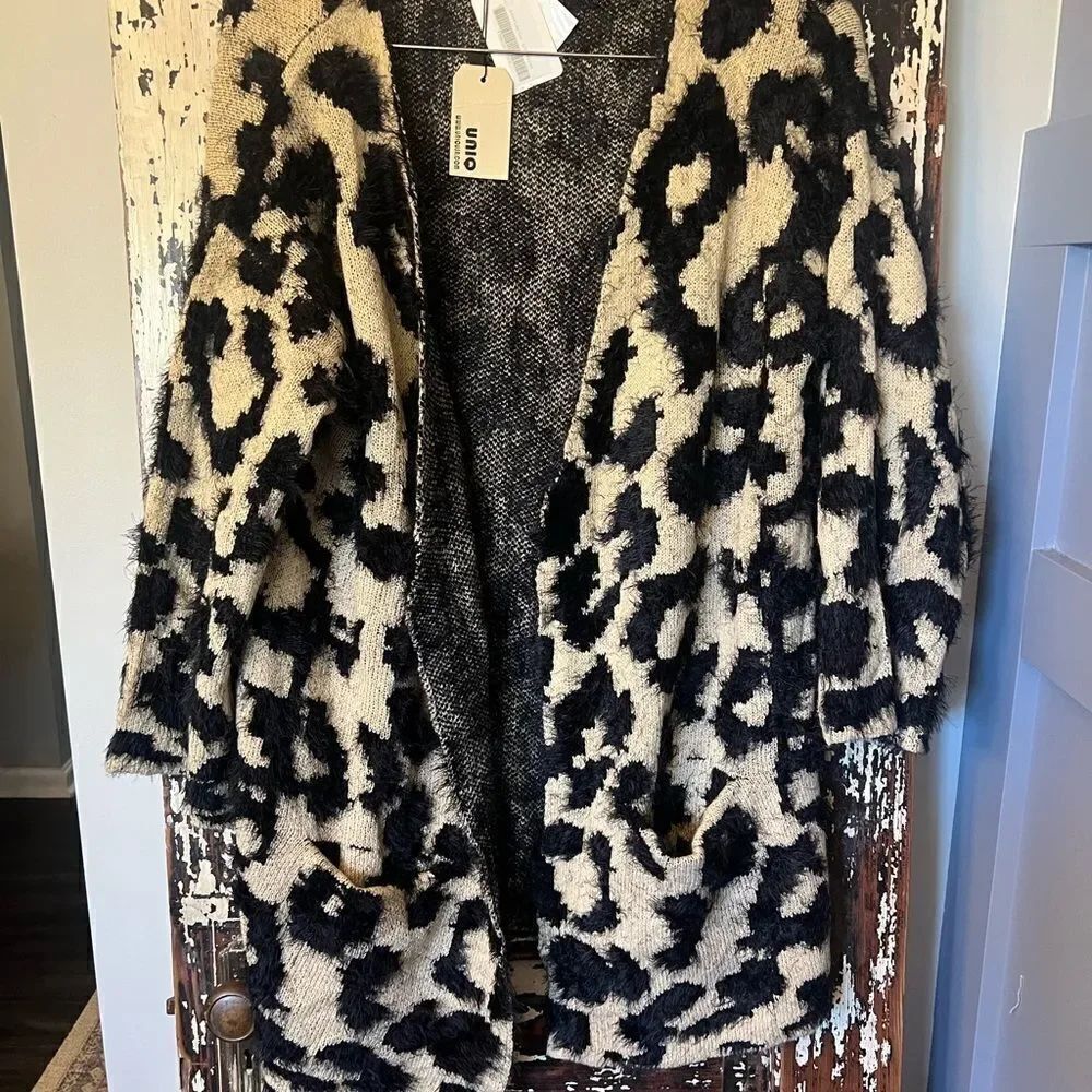 Uniq a Girl Like You open cozy modern sweater duster. Women’s s/m Oversized.